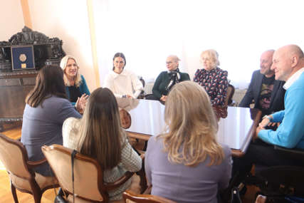 Cvijanovićeva razgovarala sa predstavnicima 7 udruženja “Važno što će Banski dvor dobiti lift za osobe sa invaliditetom” (FOTO)