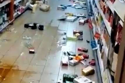 LJUDI ISTRČALI NA ULICE Prve snimke nakon zemljotresa u Italiji (VIDEO)
