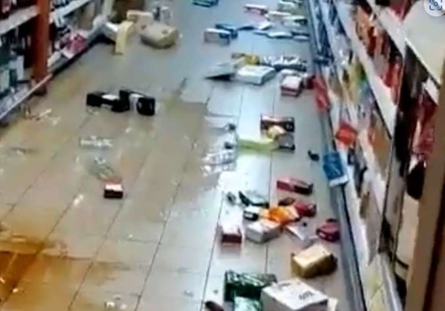 LJUDI ISTRČALI NA ULICE Prve snimke nakon zemljotresa u Italiji (VIDEO)