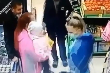 Pomalo bizarna situacija: Slučajno tokom kupovine u marketu zamijenila svoje dijete sa drugim (VIDEO)