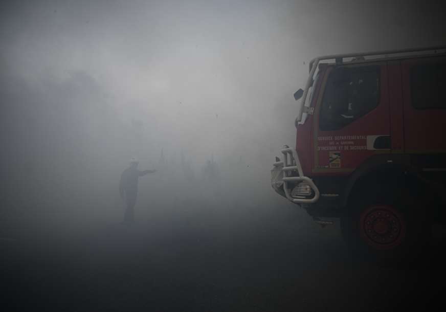 Veliki požar u Francuskoj: Vatra "gutala" zgradu, 10 mrtvih, među njima i djeca