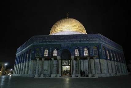HAOS U IZRAELU Jevrejski doseljenici ušli u džamiju Al-Aksa da proslave Hanuku