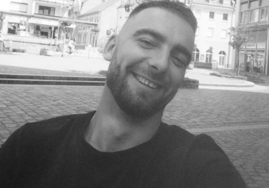 Poginuo mladi fudbaler: Aleksandar se zakucao u betonski krst i poginuo, klub se od njega OPROSTIO EMOTIVNOM PORUKOM