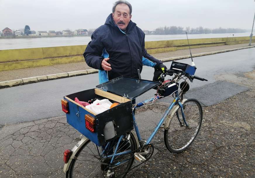 Auto-radio grmi na Boškovom biciklu: Građevinski radnik iz Gradiške ima nesvakidašnju strast (FOTO)