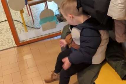"Ništa još nije ostalo da se ne sazna" Mama malog Jakova objavila video kako dječaka SKLANJAJU SA BINE tokom priredbe (VIDEO)