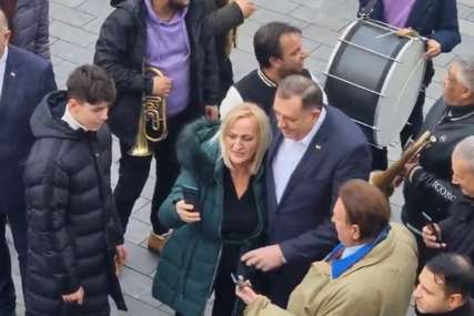 DODIK PRIREDIO IZNENAĐENJE Predsjednik Srpske s trubačima zagrijao atmosferu u centru Banjaluke (VIDEO)