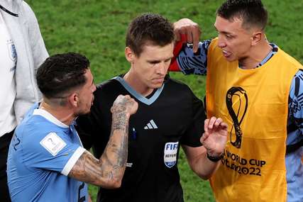 Urugvajcima prijete kazne: Himenez udario FIFA zvaničnika, Kavani oborio VAR monitor (VIDEO)