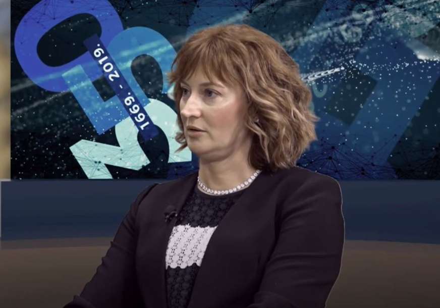 Skandalozna dekanica: Platila 1.600 evra da joj naslikaju portret i onda ga okačila na fakultet