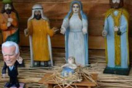 Božić u Ukrajini: Jaslice sa figuricama Bajdena i Bandere (FOTO)