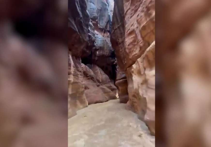 POPLAVLJEN DREVNI GRAD Evakuisano oko 1.700 turista u Jordanu, voda napravila haos (VIDEO)