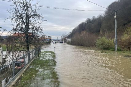 kostajnica poplavljen put