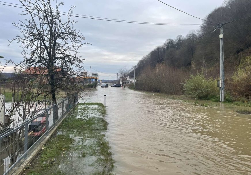 kostajnica poplavljen put