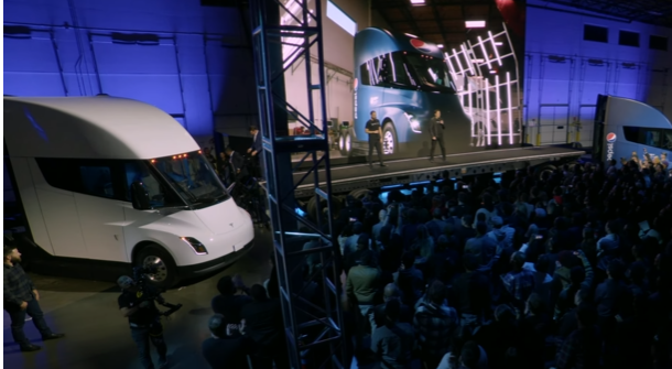 Tesla predstavio prvi kamion na baterije