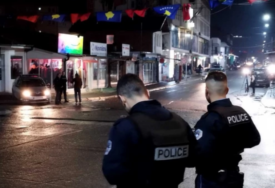 Policija blokirala grad, građani na ulicama: Više od 200 SPECIJALACA ušlo u Severnu Mitrovicu (VIDEO)