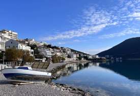Turisti oduševljeni: Plaža tik uz Neum nudi kristalno plavo more, BESPLATAN PARKING i ležaljke od 18 evra