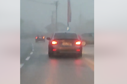 VOZAČ "LUTA" PO CESTI Snimljena opasna vožnja na Manjači (VIDEO)