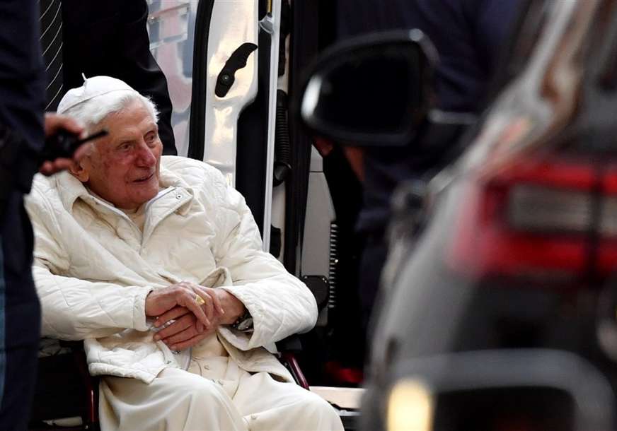 “DŽIN VJERE I RAZUMA” Bivši papa Benedikt XVI biće sahranjen na Trgu Svetog Petra 5. januara