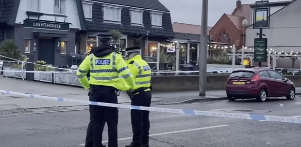 Detalji pucnjave na Božić u Engleskoj: Policija traga za napadačem, mještani mislili da je vatromet (VIDEO)