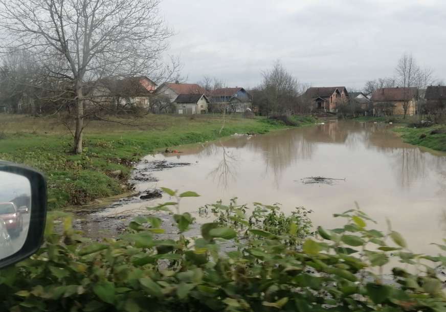 Poplavljeno 200 hektara zemljišta: Kod Bogatića se izlile Drina i Sava, voda došla do sela