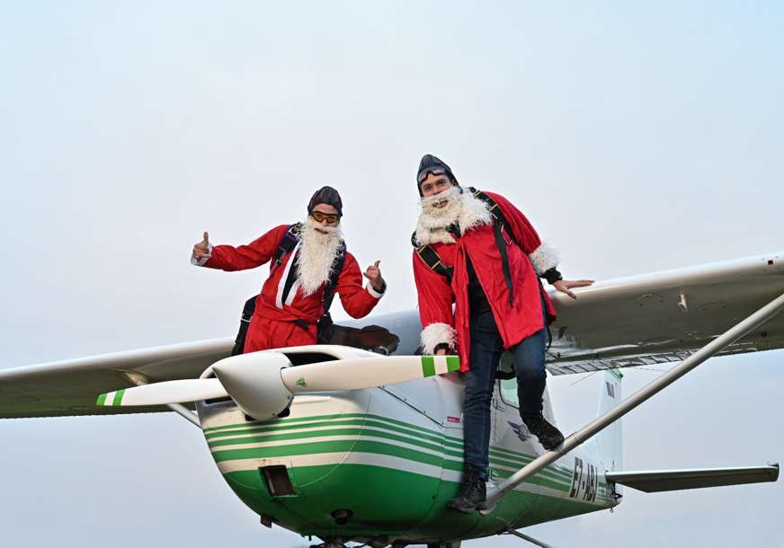 Paketići će padati s neba: Vazduhoplovni klub "Skydive" organizuje dodjelu novogodišnjh paketića