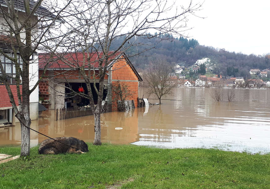Voda se konačno povlači: Ukinute vanredne mjere odbrane od poplava u Kostajnici