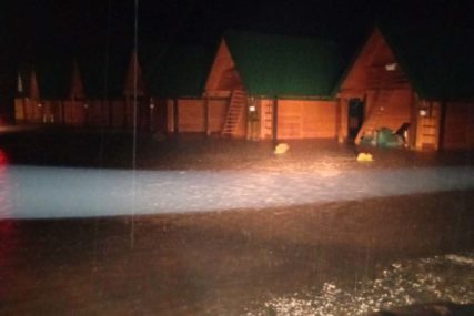 Obilne padavine nanijele velike štete: Bujice širom opštine Foča plavile imanja i objekte (FOTO)