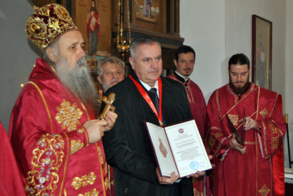 "Odanost crkvi i nesebična hrišćanska ljubav" Viškoviću uručen Orden Svetog kralja Dragutina u hramu kod Zvornika