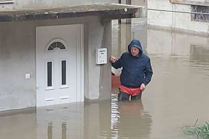 U Bihaću poplavljeno više naselja: Širom Krajine aktivirana brojna klizišta (FOTO)