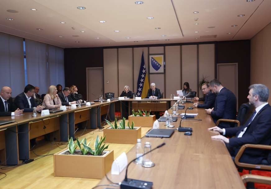 U toku sastanak Osmorke, HDZ i SNSD: Očekuje se zvanično potpisivanje koalicionog sporazuma (FOTO)