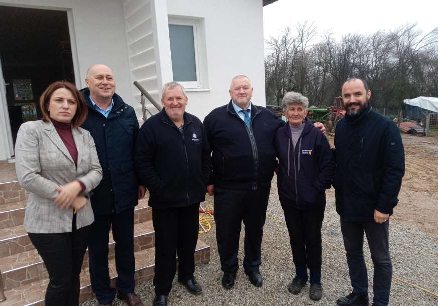 Pomoć srpskim porodicama: Čordaš obišao prve završene kuće na Baniji (FOTO)