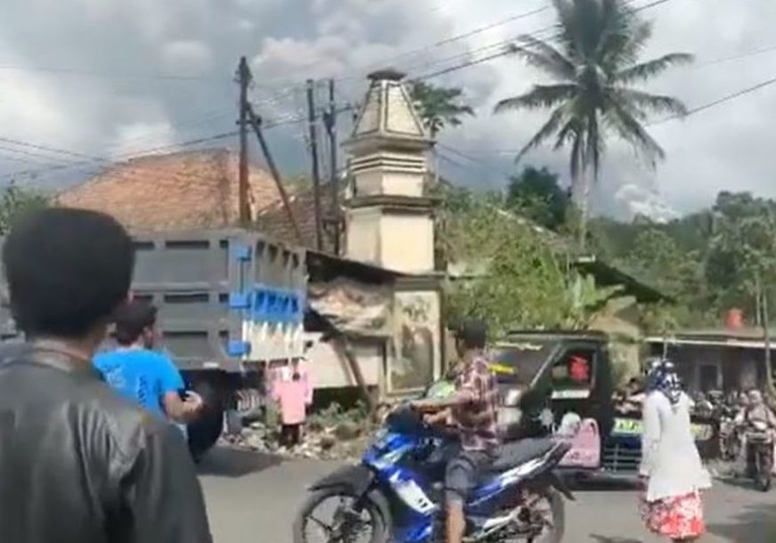 Evakuacija u Indoneziji zbog erupcije vulkana
