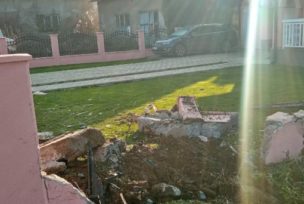 Golfom se zabio u ogradu