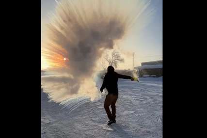 Kipuća voda pretvara se odmah u snijeg: Snimak iz ledene Amerike širi se društvenim mrežama (VIDEO)