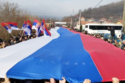 "I za Božić na barikadama" Počeo protest Srba na sjeveru Kosova, zastave i transparenti na sve strane (FOTO)