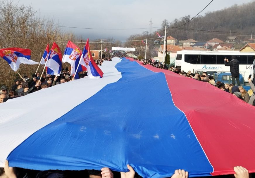 "I za Božić na barikadama" Počeo protest Srba na sjeveru Kosova, zastave i transparenti na sve strane (FOTO)