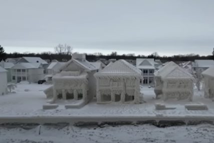 Kuće okovao led i snijeg u SAD