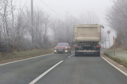 Izvučeno teretno vozilo: Normalizovan saobraćaj na putu Donji Vakuf-Jajce