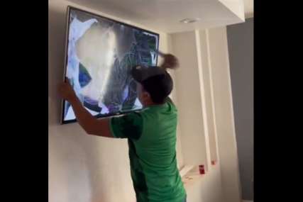 Doživio slom zbog ispadanja sa Mundijala: Meksički navijač polupao TV, pa ga ubadao nožem