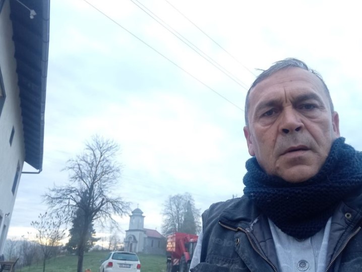 "Žalim što nas je rat podijelio" Mesud obnovio srpsku crkvu, a sada želi da uredi i pravoslavno groblje staro 300 godina (FOTO)