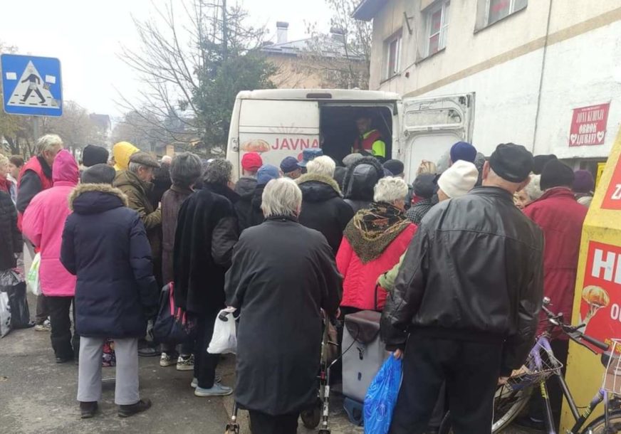 Mozaik prijateljstva ponovo pomaže: Donirali 3 tone brašna najugroženijim Banjalučanima