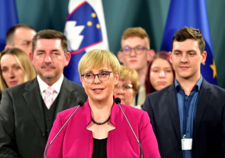 MUSAREVA POLOŽILA ZAKLETVU Prva žena na čelu Slovenije poručila da će raditi u cilju prosperiteta