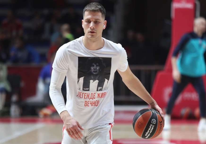 SJAJAN GEST Nedović izašao u posebnoj majici