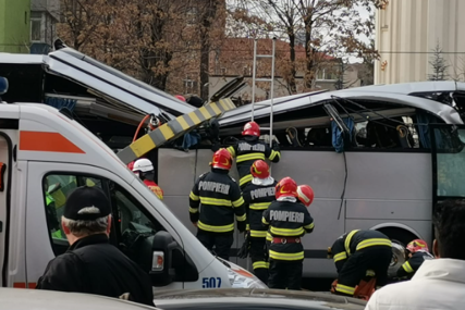 Stravična nesreća u Rumuniji: Autobus pun turista udario u stub, ima mrtvih (FOTO)