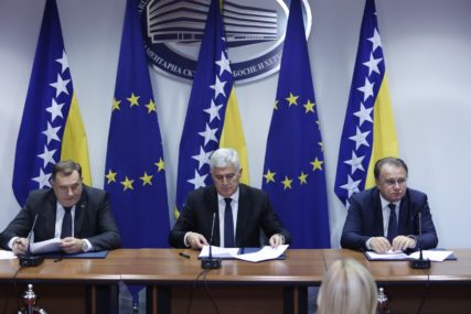 Zajedničke smjernice, načela i ciljevi: Šta piše u sporazumu koji su potpisali Dodik, Čović i Nikšić (FOTO)