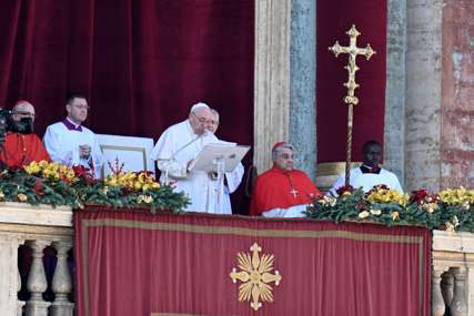 “SVIJET JE GLADAN MIRA” Papa u božićnoj poslanici pozvao na prekid sukoba