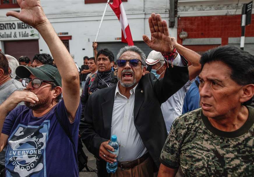 Policija privela predsjednika Perua: Kastiljo je prethodno raspustio parlament, ali su ga poslanici smijenili
