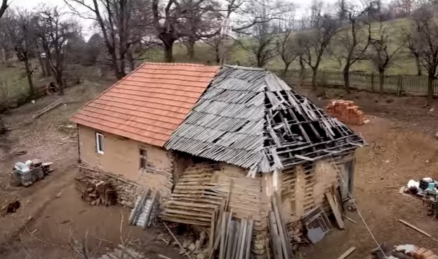 Porodica Rašković živi u kući od blata