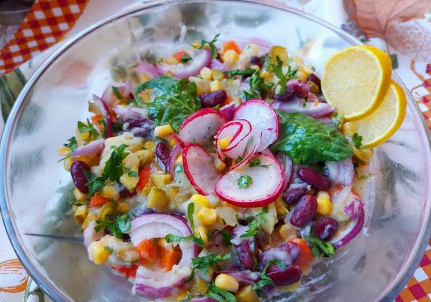 Najbolja uz ribu ili proju, puna je vitamina: Posna salata sa kiselim krastavcima za Svetog Nikolu (VIDEO)