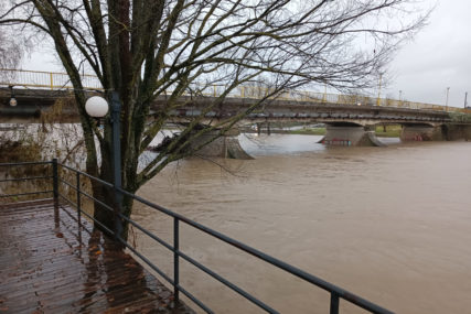 “PREDSTOJI NAM BESANA NOĆ” Kiša nanijela veliku štetu u Prijedoru, sve ekipe na terenu