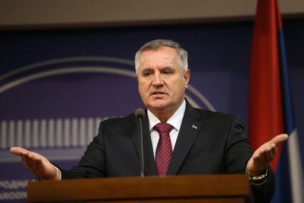 “Mora da postoji zakon” Višković tvrdi da je suđenje Dodiku lakrdija